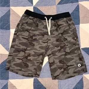 Vuori Men's Camo Kore Shorts Sm